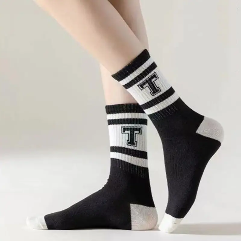 Fashion Mix Color Socks for Couples 2025 Autumn Letter Print Breathable Cotton Sports Socks 5 Pairs Women's Stripe Stockings