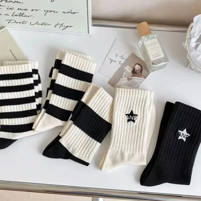 Stylish Black and White Striped Couple's Socks 2025 Autumn Winter Breathable Cotton Non Slip Sports Socks Women's Stockings
