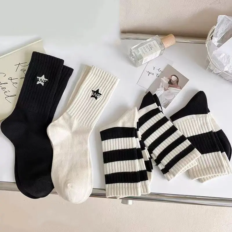 Stylish Black and White Striped Couple's Socks 2025 Autumn Winter Breathable Cotton Non Slip Sports Socks Women's Stockings