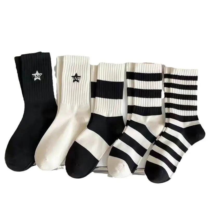 Stylish Black and White Striped Couple's Socks 2025 Autumn Winter Breathable Cotton Non Slip Sports Socks Women's Stockings