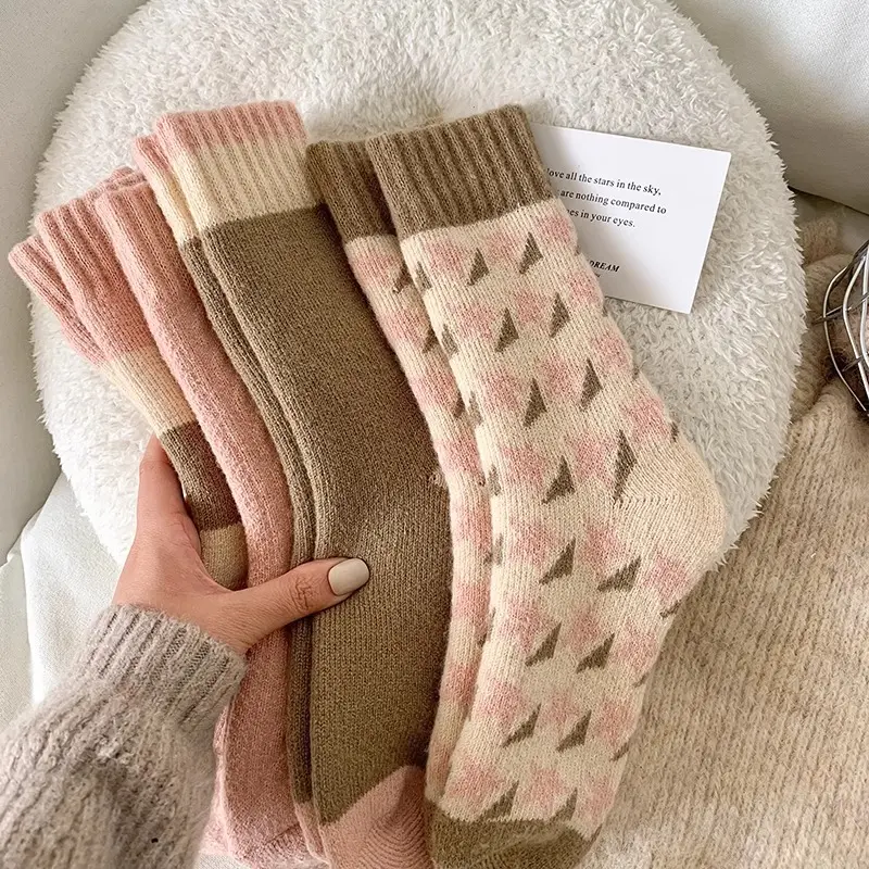 Vintage Pink Warm Plush Socks Women 2025 Winter 5 Pairs Comfort Cotton Thick Socks Soft Fluffy Fur Striped Girl's Stockings
