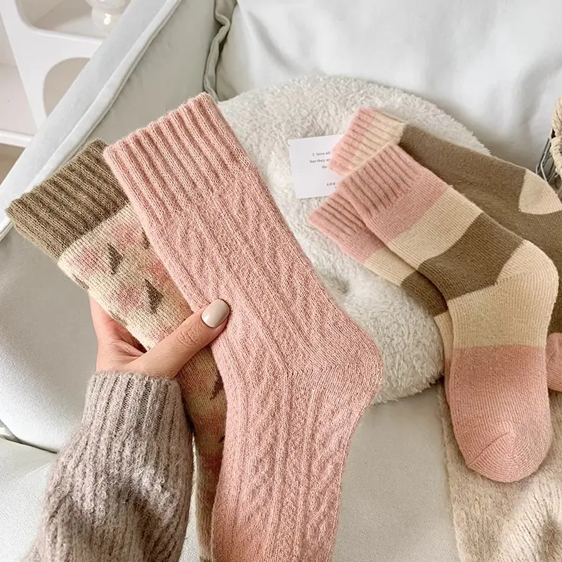Vintage Pink Warm Plush Socks Women 2025 Winter 5 Pairs Comfort Cotton Thick Socks Soft Fluffy Fur Striped Girl's Stockings