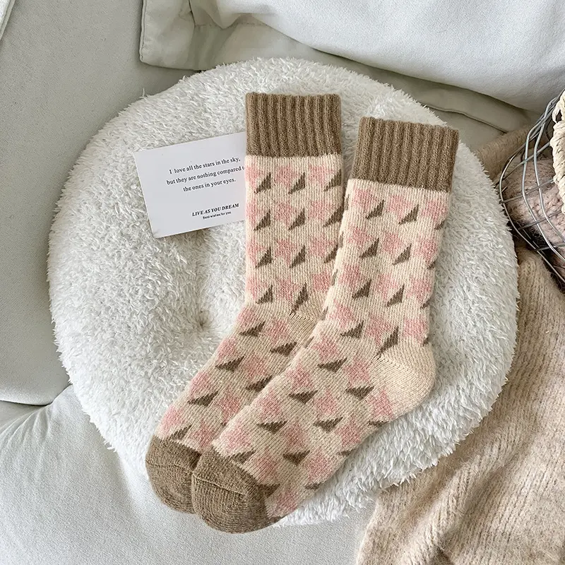 Vintage Pink Warm Plush Socks Women 2025 Winter 5 Pairs Comfort Cotton Thick Socks Soft Fluffy Fur Striped Girl's Stockings