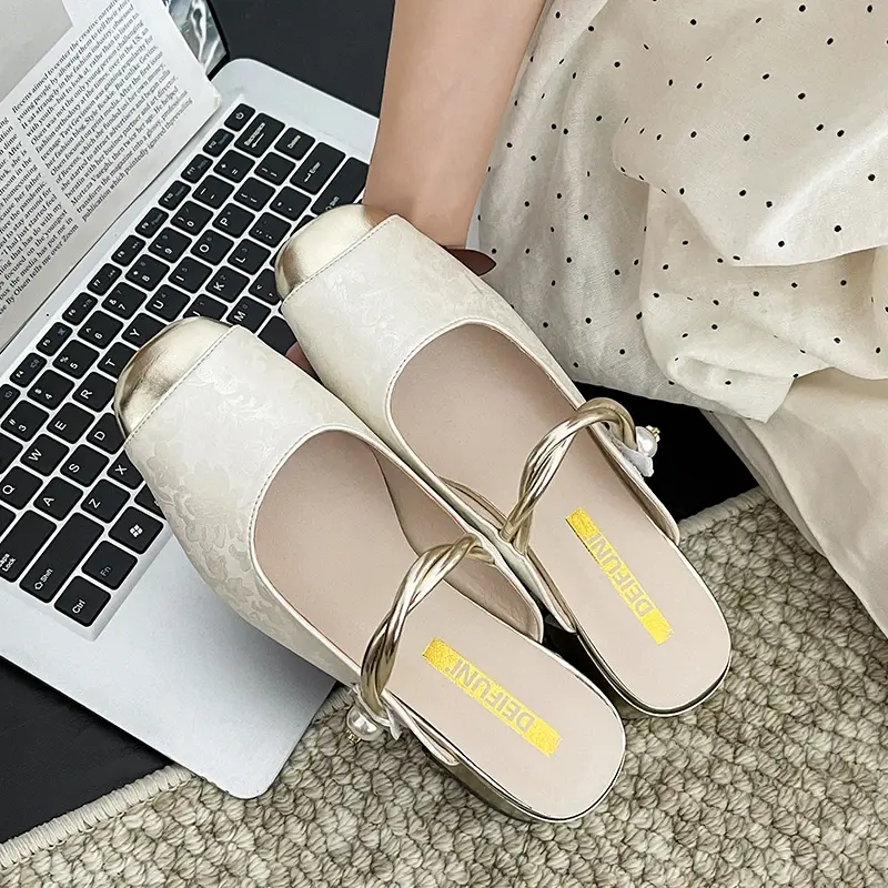 Spring and Autumn New Brand Square Toe Women's Thick Heel Slippers Fashionable Women's Elegant Low Heel Slip-On Sandals