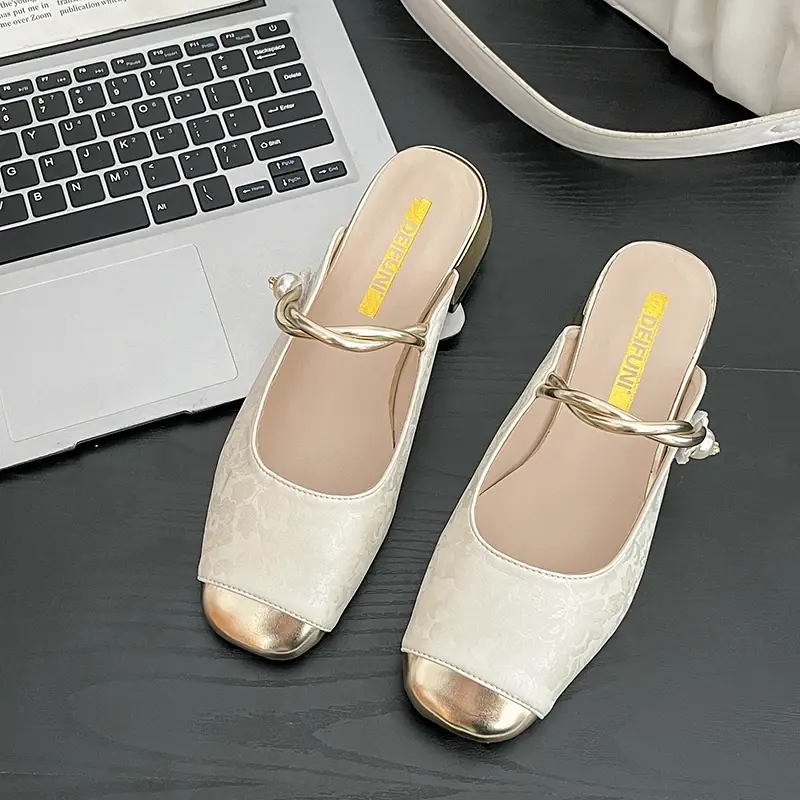 Spring and Autumn New Brand Square Toe Women's Thick Heel Slippers Fashionable Women's Elegant Low Heel Slip-On Sandals