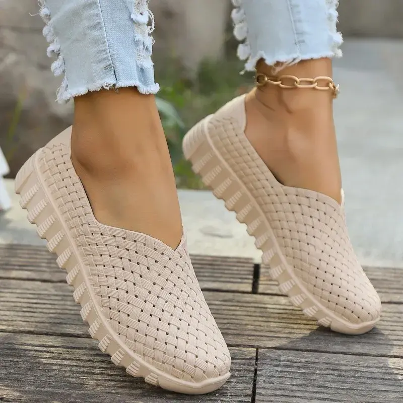 2024  Fashion Woven Women's Shoes Large Size Soft Sole Mother Leisure Hollow Out  Sports Shoes