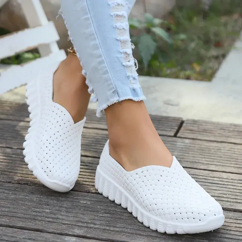2024  Fashion Woven Women's Shoes Large Size Soft Sole Mother Leisure Hollow Out  Sports Shoes