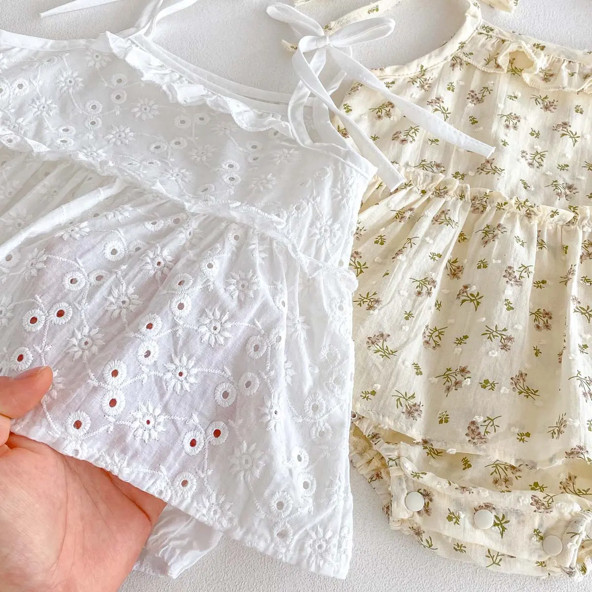 Summer Korean Version of Girls' Floral Suspender Bag Fart Clothes, Baby's Fresh Lace Dress, Newborn's Full Moon Clothes