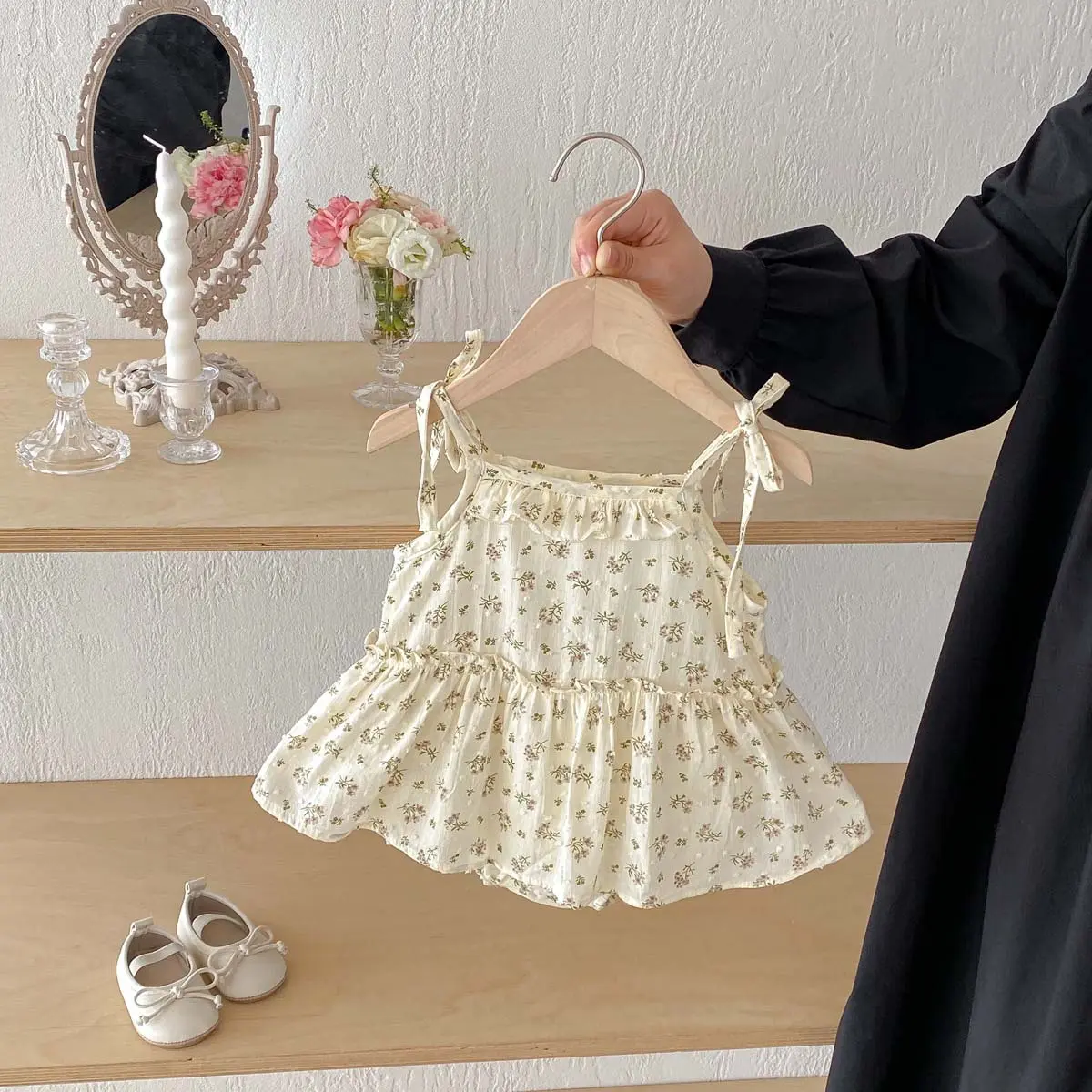 Summer Korean Version of Girls' Floral Suspender Bag Fart Clothes, Baby's Fresh Lace Dress, Newborn's Full Moon Clothes