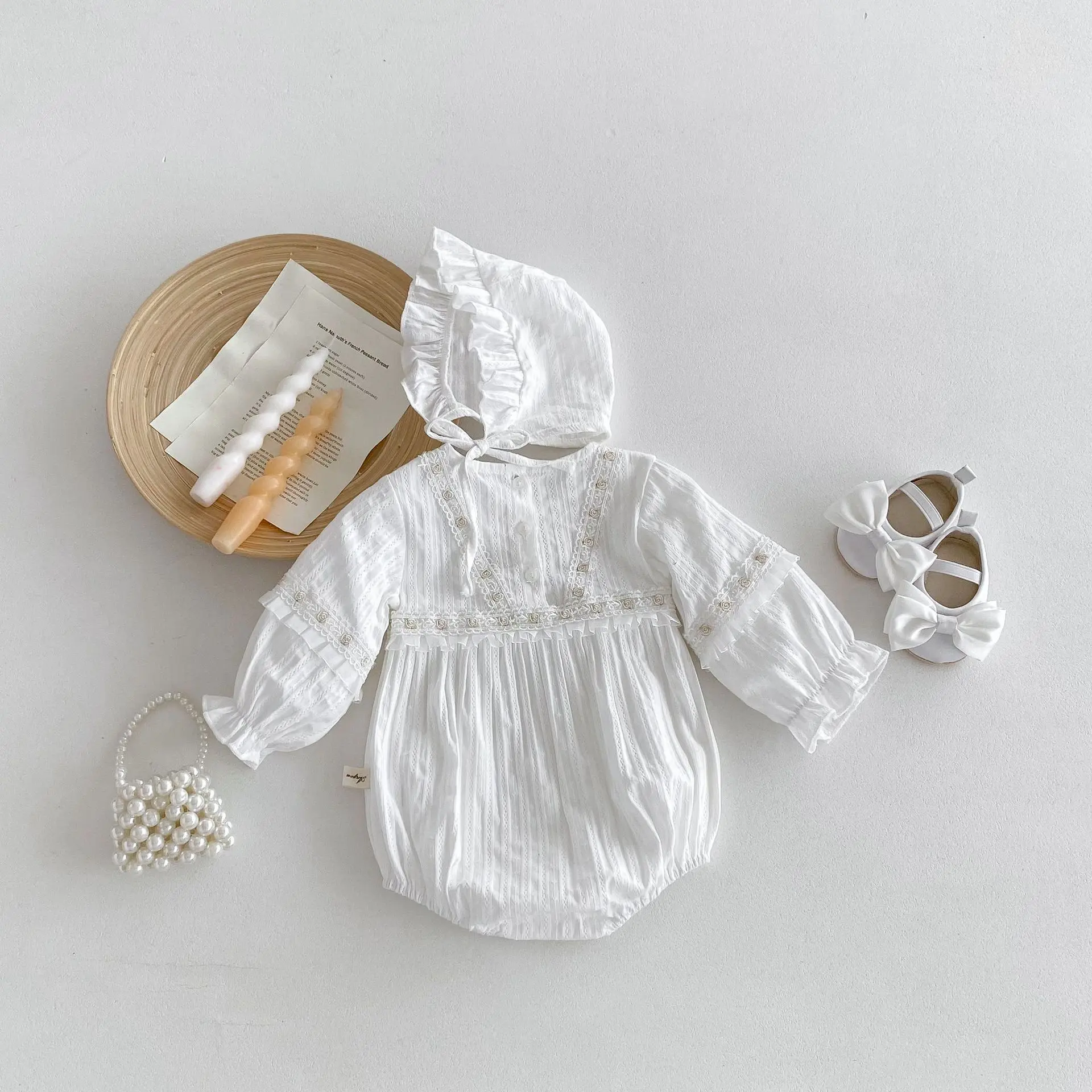 Autumn 2025 new Korean version of baby jumpsuit Ha Yi girl baby bow lace hooded baby climbing suit
