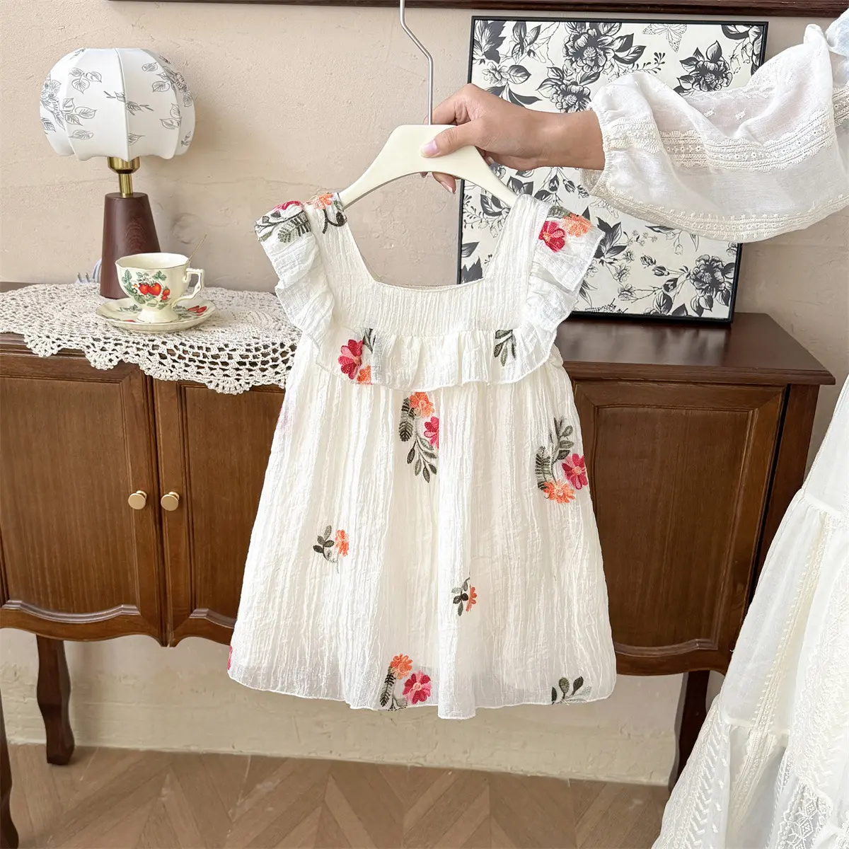 Foreign trade children's clothing, children's 2025 new product, girls' summer style floral embroidered ruffle edge dress