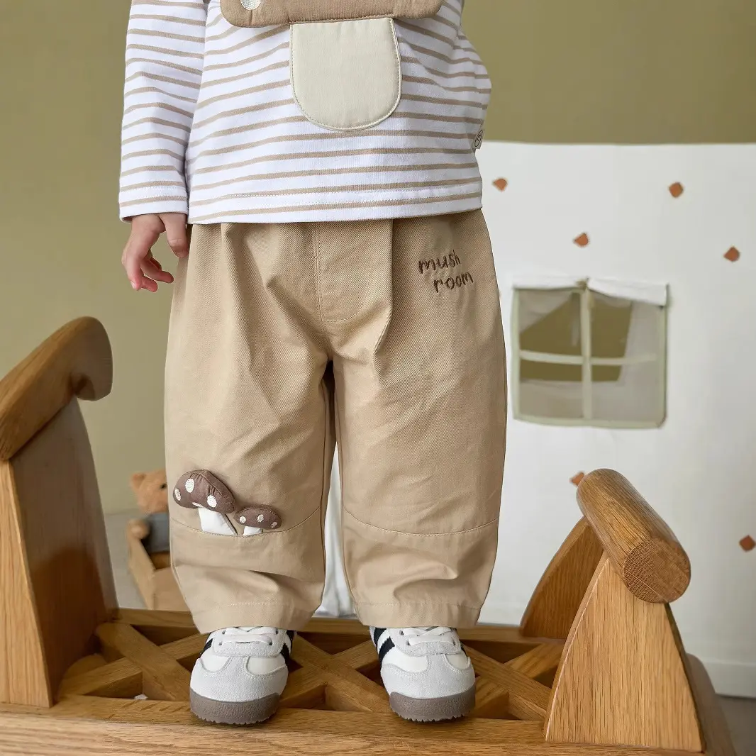 Baby Fashion Jeans 2025 New Autumn Boys' Three Dimensional Embroidered Casual Pants Children's Western Style Woven Pants