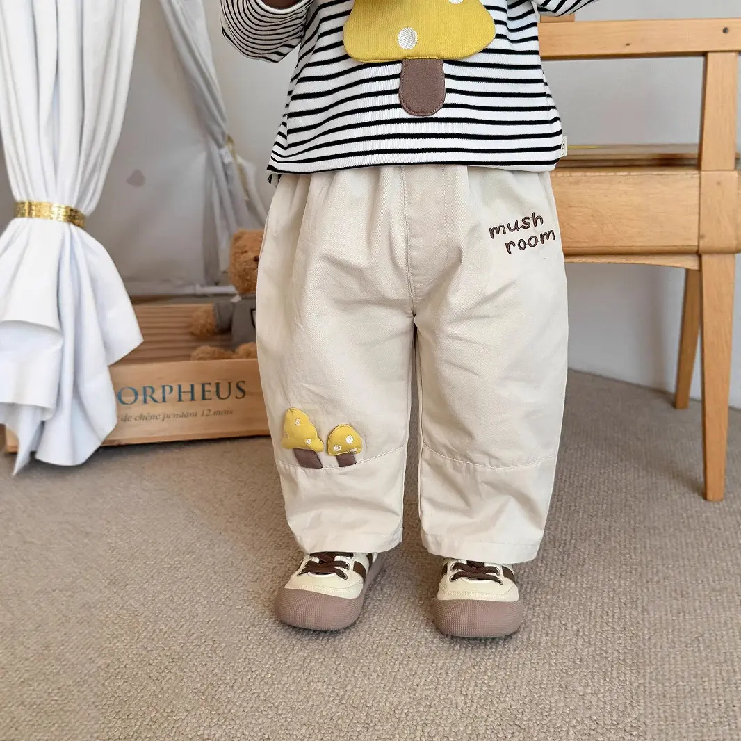 Baby Fashion Jeans 2025 New Autumn Boys' Three Dimensional Embroidered Casual Pants Children's Western Style Woven Pants