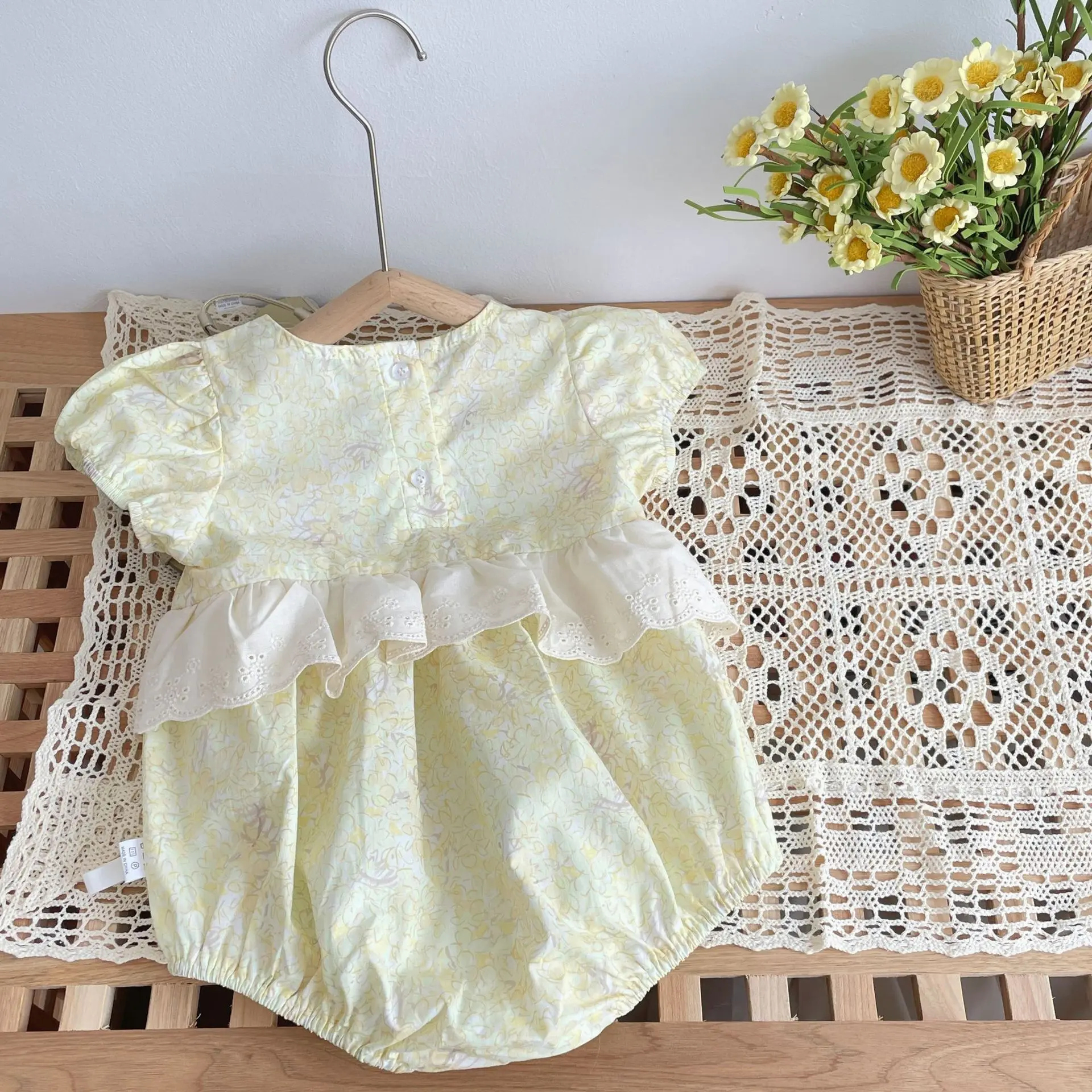 2025 Summer Dress New Girl Baby Ha Yi Infant Fashion Lace Lace Lace One Piece Climbing Clothes