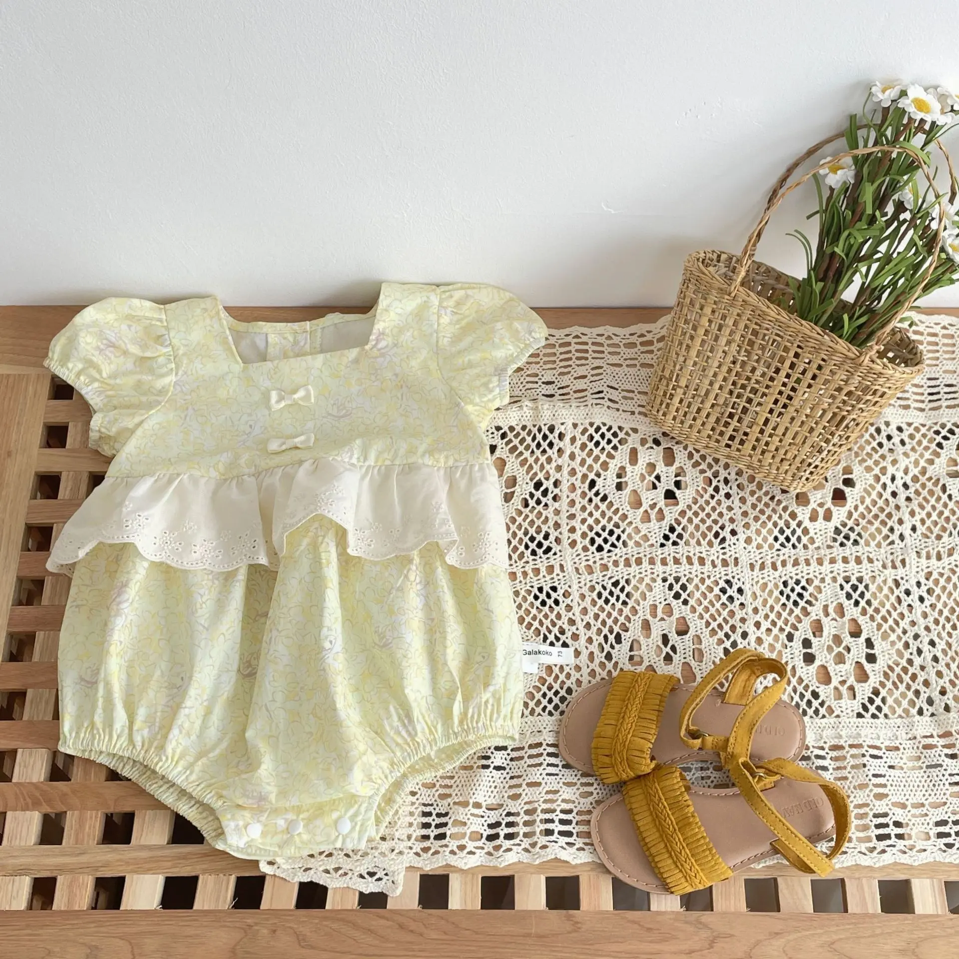 2025 Summer Dress New Girl Baby Ha Yi Infant Fashion Lace Lace Lace One Piece Climbing Clothes