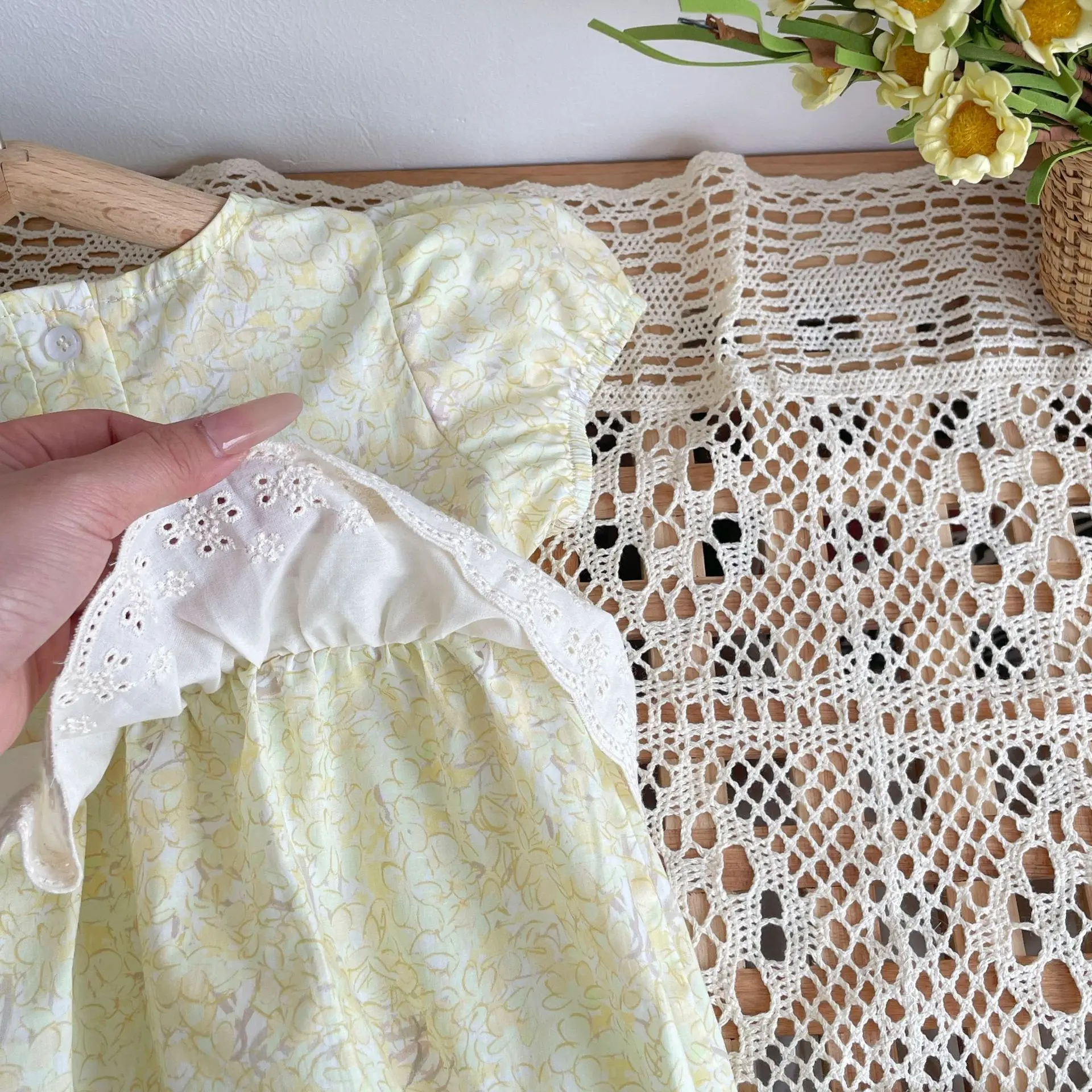 2025 Summer Dress New Girl Baby Ha Yi Infant Fashion Lace Lace Lace One Piece Climbing Clothes