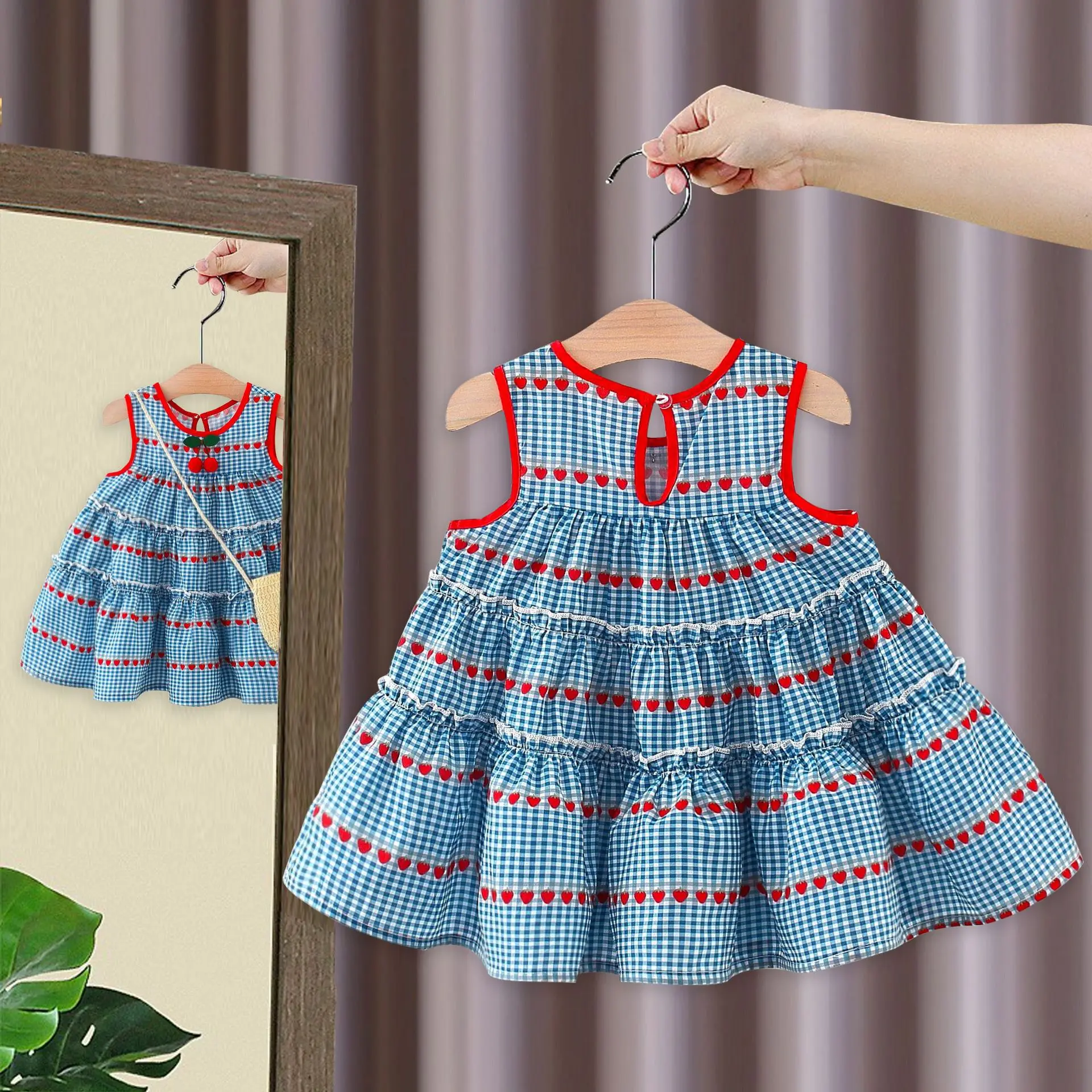 Girl's Sleeveless Dress 2024 Summer New Item, Korean Version Checkered Vest Dress for Small and Medium-sized Children, Free Bag