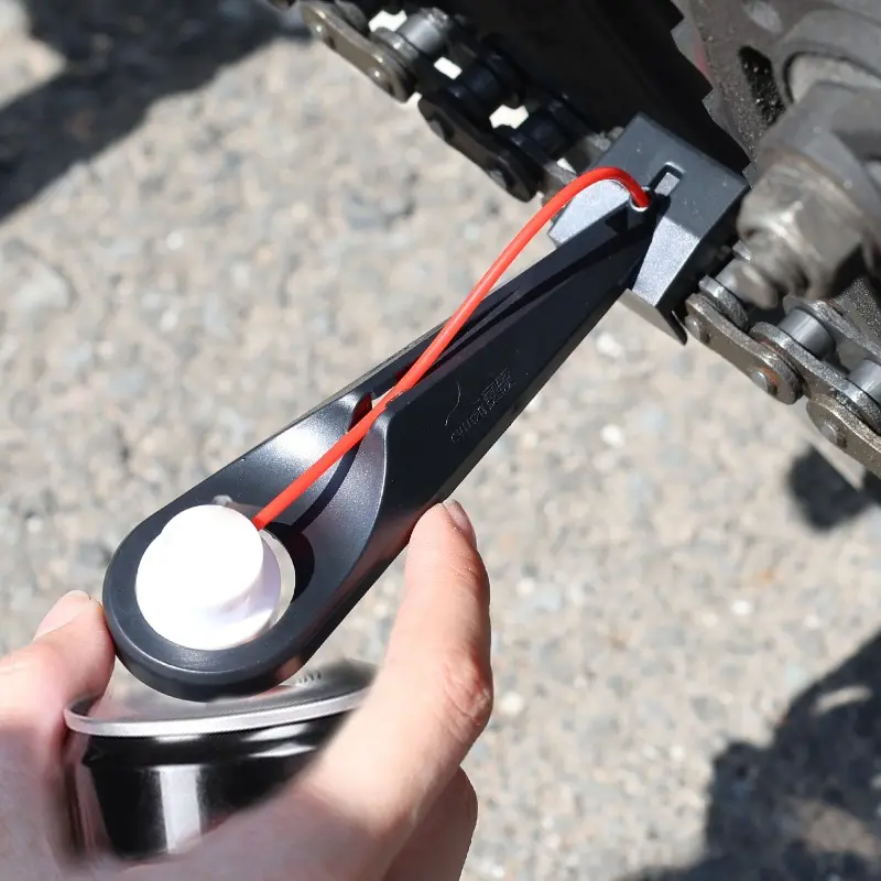 Motorcycle Chain Oiler Spray Gear Mess-Free Wax Chains Cleaner Attachment Motorcycle Chain Lube Oiler Tool for Bike Bicycle