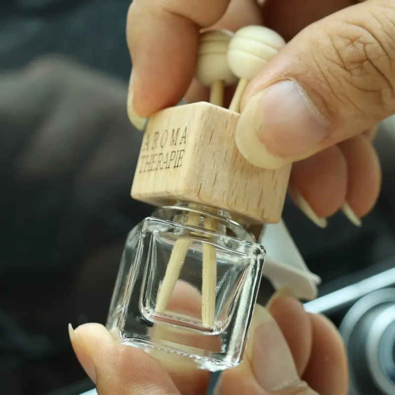 Car Perfume Bottle Interior Air Conditioner Outlet Clip Square Glass Aromatherapy Bottle Deodorizer Air Freshener Auto Decor