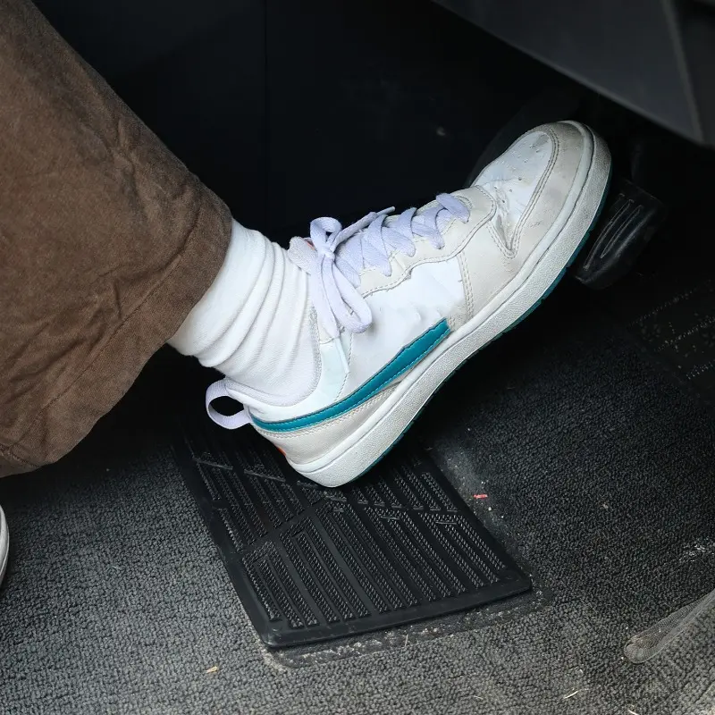 Universal Car Floor Pad PVC Pedal Plate Anti Skid Foot Heel Scuff Plate Car Floor Mat Non-Slip Carpet Patch 23×15cm Auto Mats