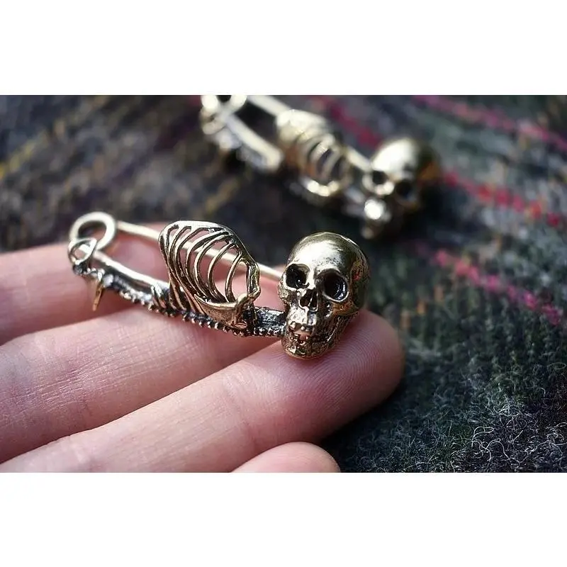 Dark Vintage Gothic Skull Safety Brooch Blanket Scarf Sweater Pin Halloween Retro Jewelry Accessories