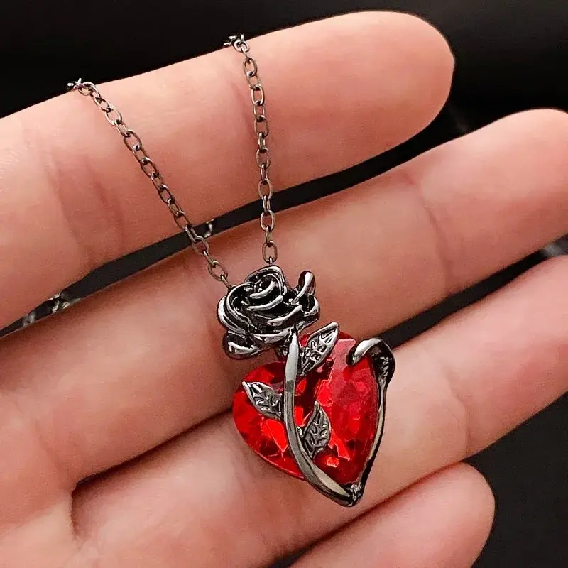 Love Rose Pendant Necklaces Fashion Design Dark Wrapped Flower Heart Shaped Female Clavicle Chain Valentine's Day Jewelry