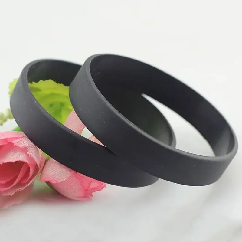 5-pack Luminous Silicone Bracelet Sports Bracelet Without Words Basketball Wristband Random Colors