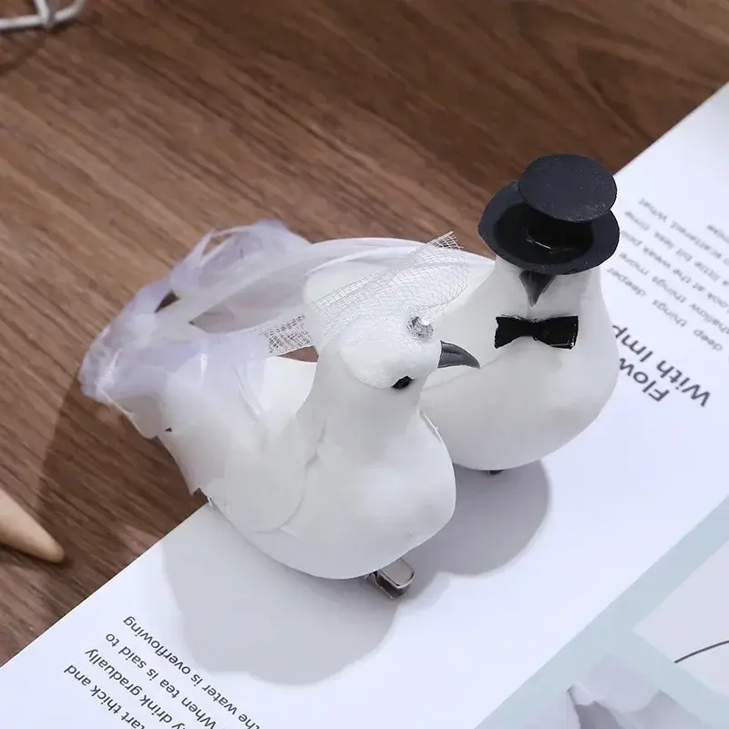 1 Pair of Simulated White Couple Pigeons Plastic Feathers Love Peace Dove Bird Simulation Statue Home Garden Hanging Ornaments
