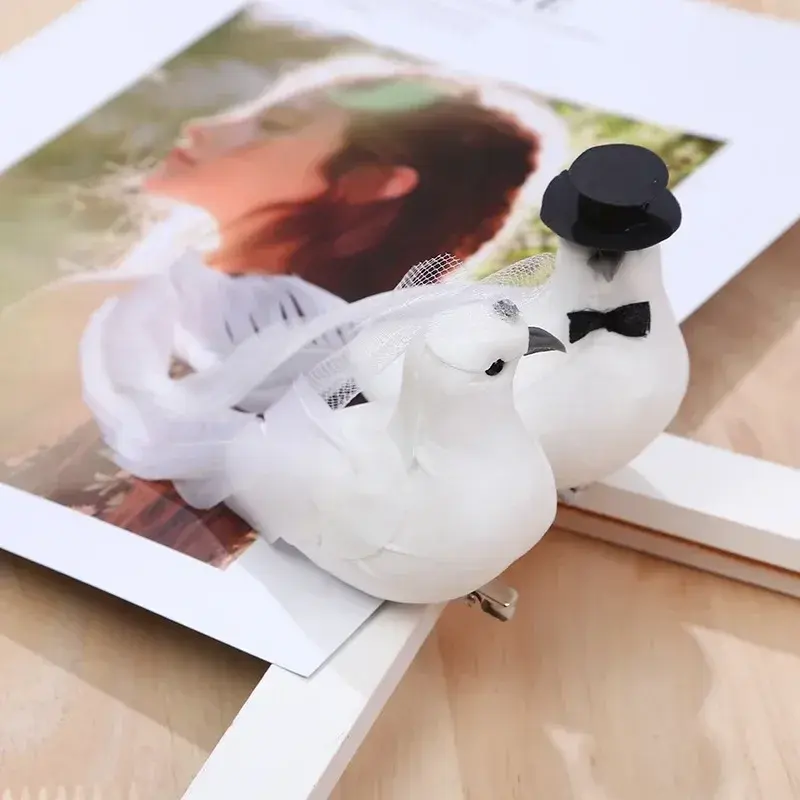 1 Pair of Simulated White Couple Pigeons Plastic Feathers Love Peace Dove Bird Simulation Statue Home Garden Hanging Ornaments