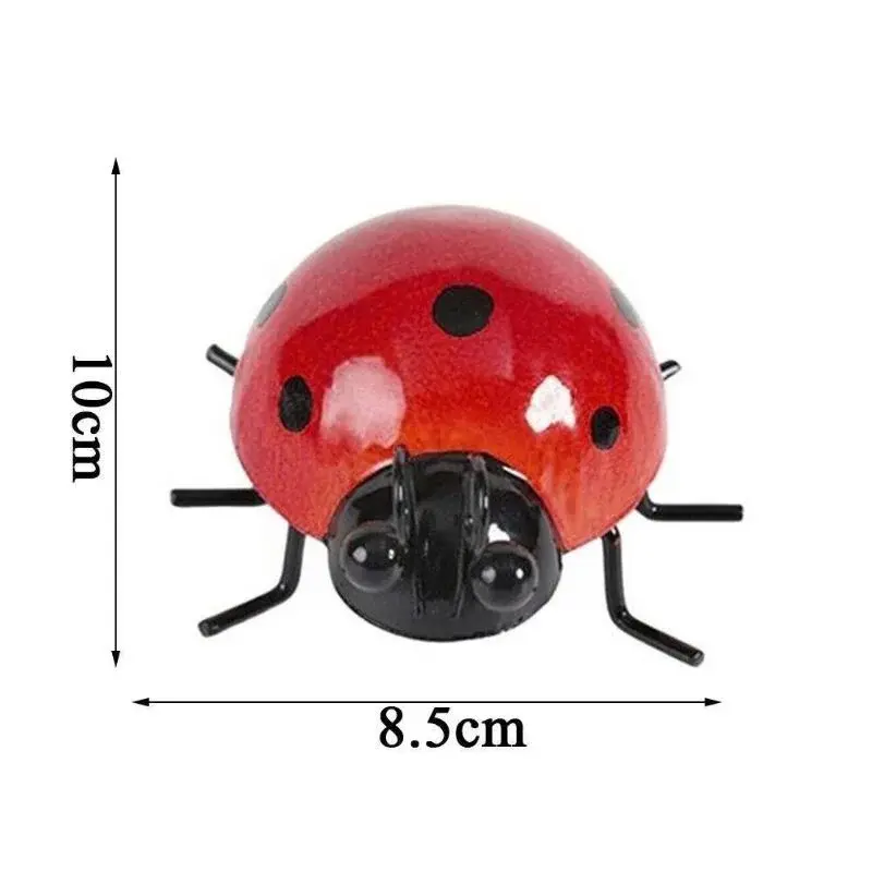 1pcs New Mini Metal Ladybug Beetle Fence Hanger Wall Hanging Ornament for Outdoor Patio Garden Figurine Sculpture Home Decor