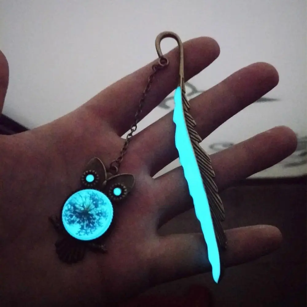 Creative New 1Pcs Luminous Feather Bookmark Retro Luminous Creative Whale Tail Metal Bookmark Fluorescent Owl/butterfly Bookmark