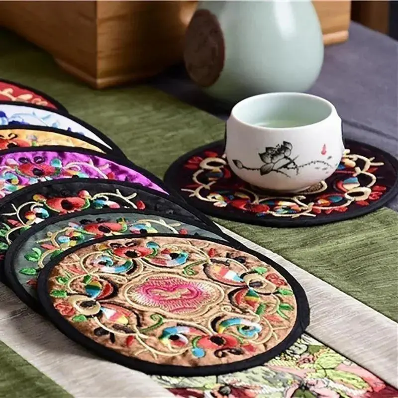 4 Pcs/set Embroidery Cloth Table Decoration Chinese Style Protective Mat Kitchen Coaster Coffee Cup Pads Placemat Color Random