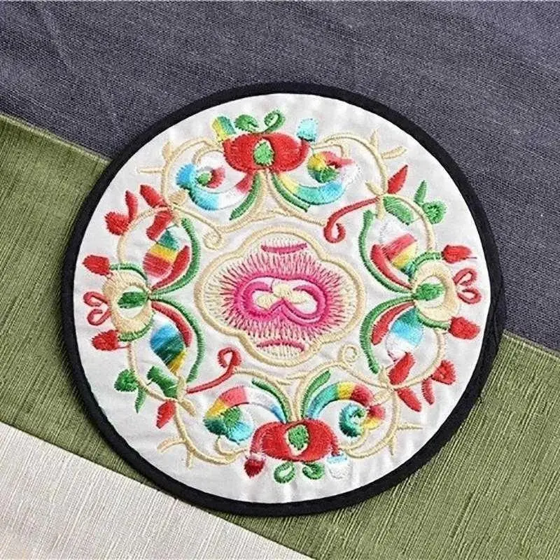 4 Pcs/set Embroidery Cloth Table Decoration Chinese Style Protective Mat Kitchen Coaster Coffee Cup Pads Placemat Color Random