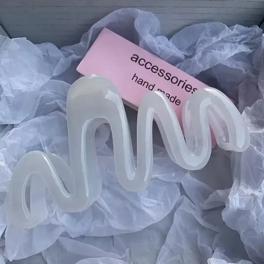 1Pc Multiple Colors Jelly Wave Hair Claw Hairpin Girls Pretty Sweet Women's Headwear Fashion Irregular Elegant Headwear Gifts