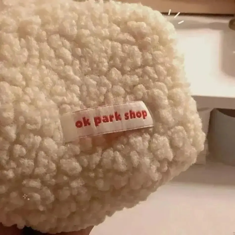 Practical Travel Makeup Wash Bag Large Capacity Coin Purse Stationery Storage Bag Cute Plush Makeup Bag Stylish Simple Lamb Wool