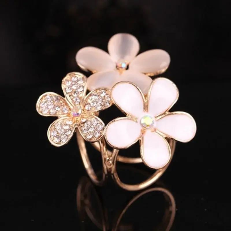 1Pcs Fashion Flowers Brooch Scarf Buckle Bouquet Luxury Crystal Rhinestone Scarf Clips For Women Christmas Xmas Romantic Jewelry