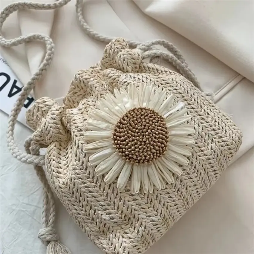 1 Pcs Summer New Fashion Design Flowers Woven Women Bag Pretty Ladies Solid Color Mesh Lady Versatile Crossbody Small Bag
