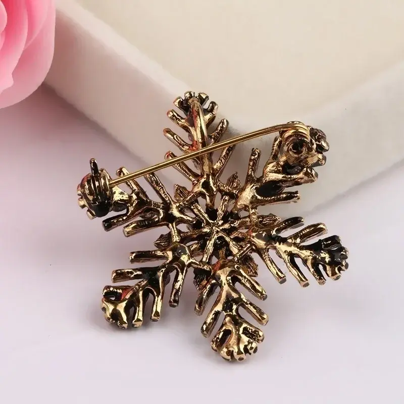 1 Pcs Christmas Snowflake Brooch Colored Pin Set Decorative Corsage Suitable Clothes Dress Decor Popular Jewelry Decorative