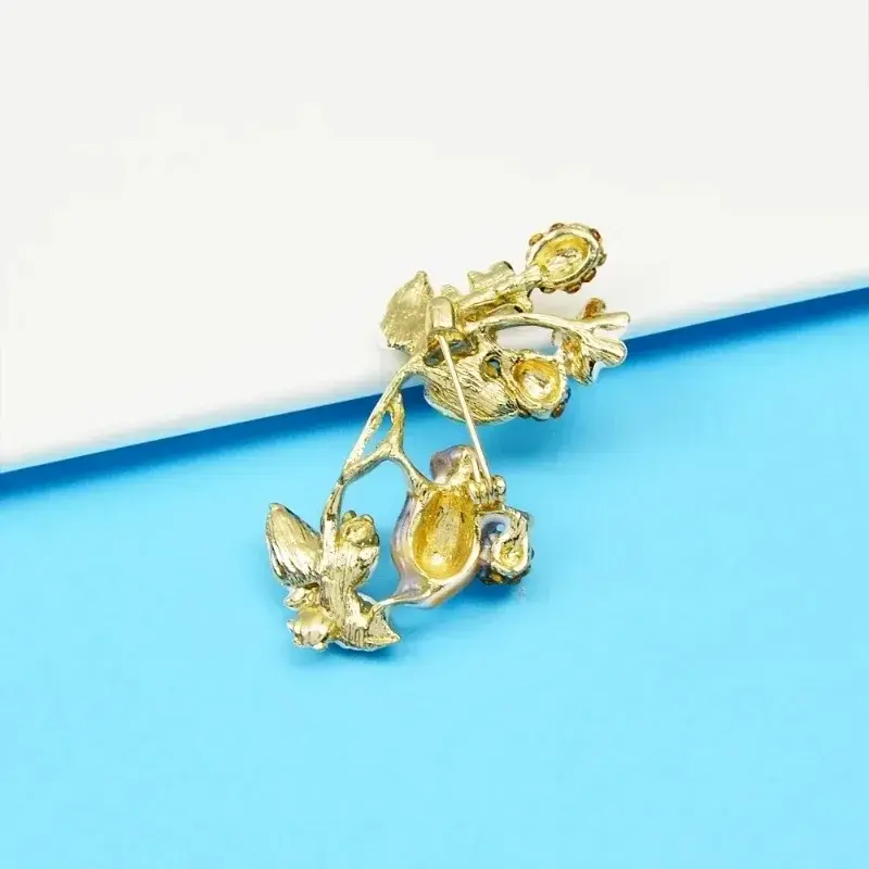 Chipmunk Cranberry Brooch Brooches Cute Chipmunk Cranberry Brooch Funny Little Squirrel Corsage Pin Animal Accessories