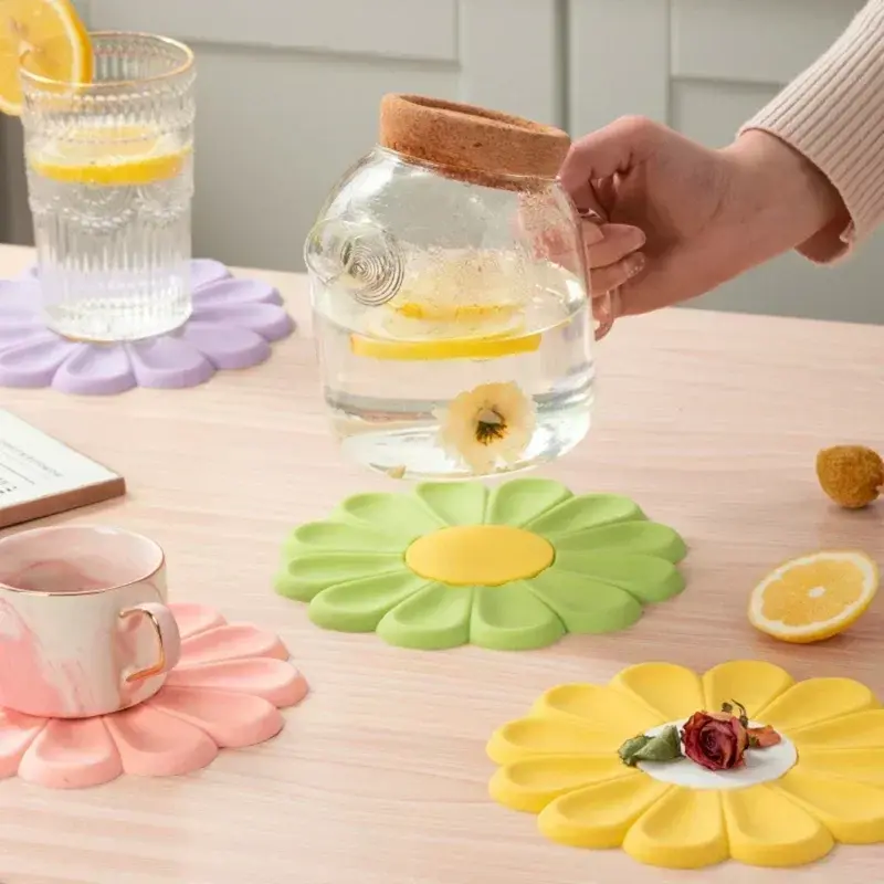 New Household Creative Shape Silicone Coaster Colorful Daisy Kitchen Table Heat Resistant Anti-scalding Mat Coaster Table Decor