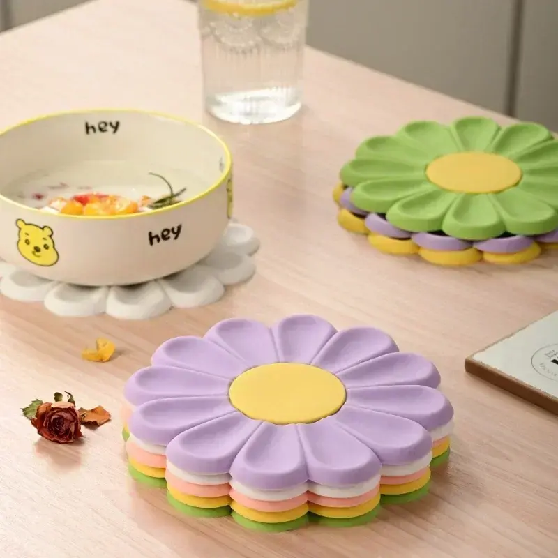 New Household Creative Shape Silicone Coaster Colorful Daisy Kitchen Table Heat Resistant Anti-scalding Mat Coaster Table Decor