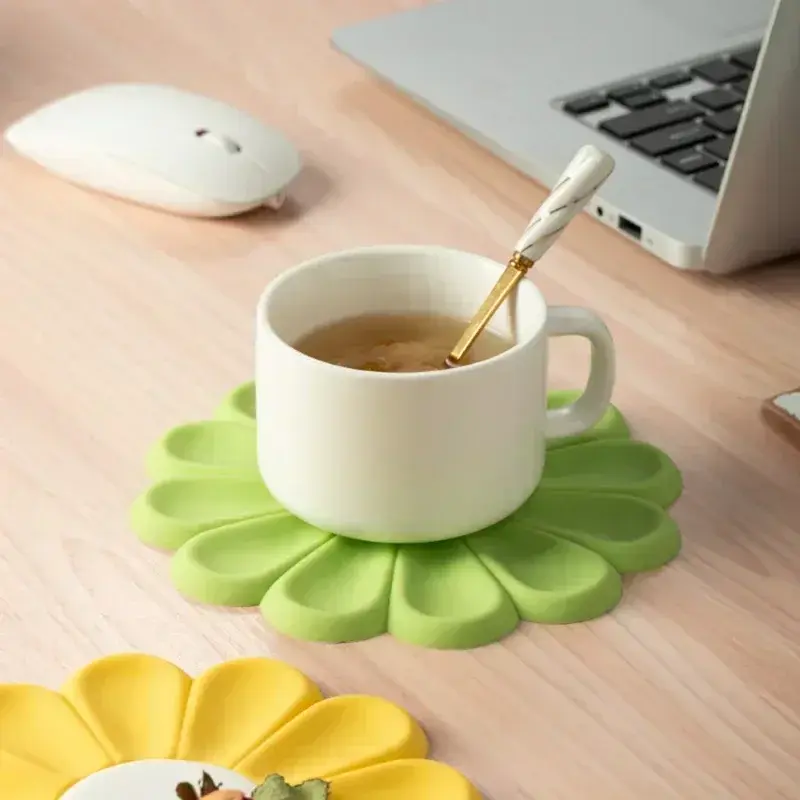 New Household Creative Shape Silicone Coaster Colorful Daisy Kitchen Table Heat Resistant Anti-scalding Mat Coaster Table Decor