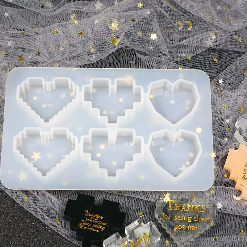 Creative DIY Handmade Jewelry Tools Pendant Silicone Molds For Resin Crystal Epoxy Resin Mold Pixel Love Heart Shape High Mirror