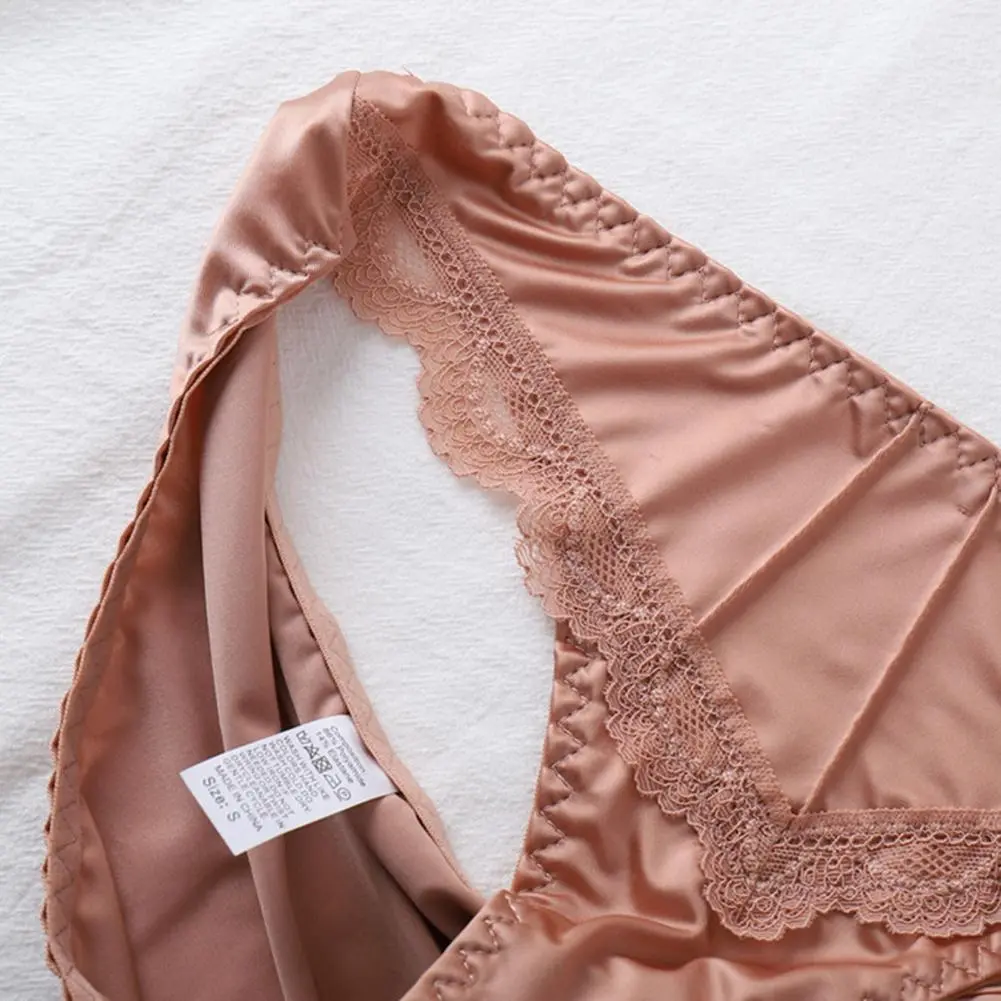 2025 Women Briefs Sweet Style Low-waist Seamless Floral Lace Trim Silky Sensual Floral Lace Underpants Seamless Feminine Briefs