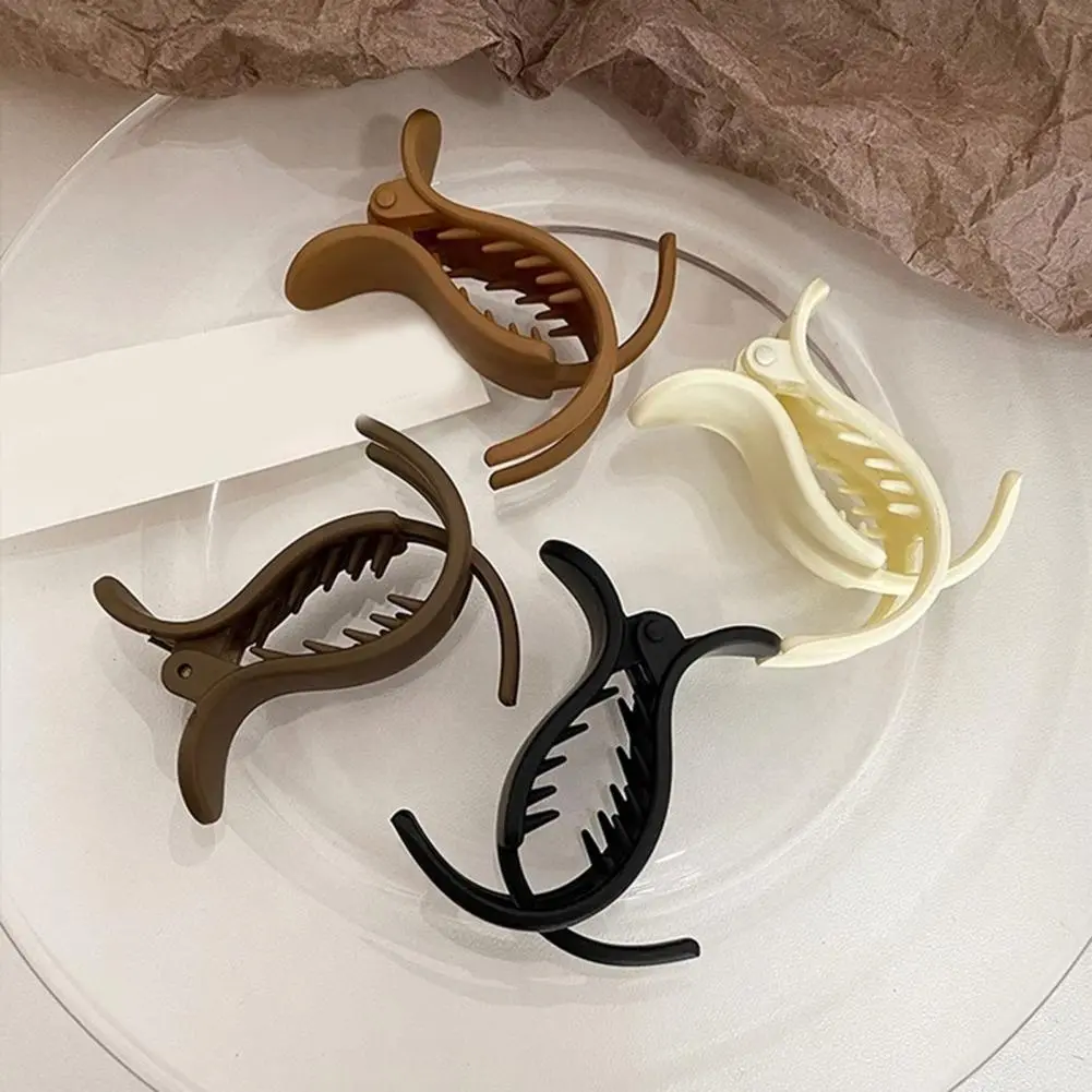 Decorative Hair Claw Plastic Hair Claw Retro Hair Claw Clip Stylish Women's Hair Accessory for Ponytail Meatball Head Hair