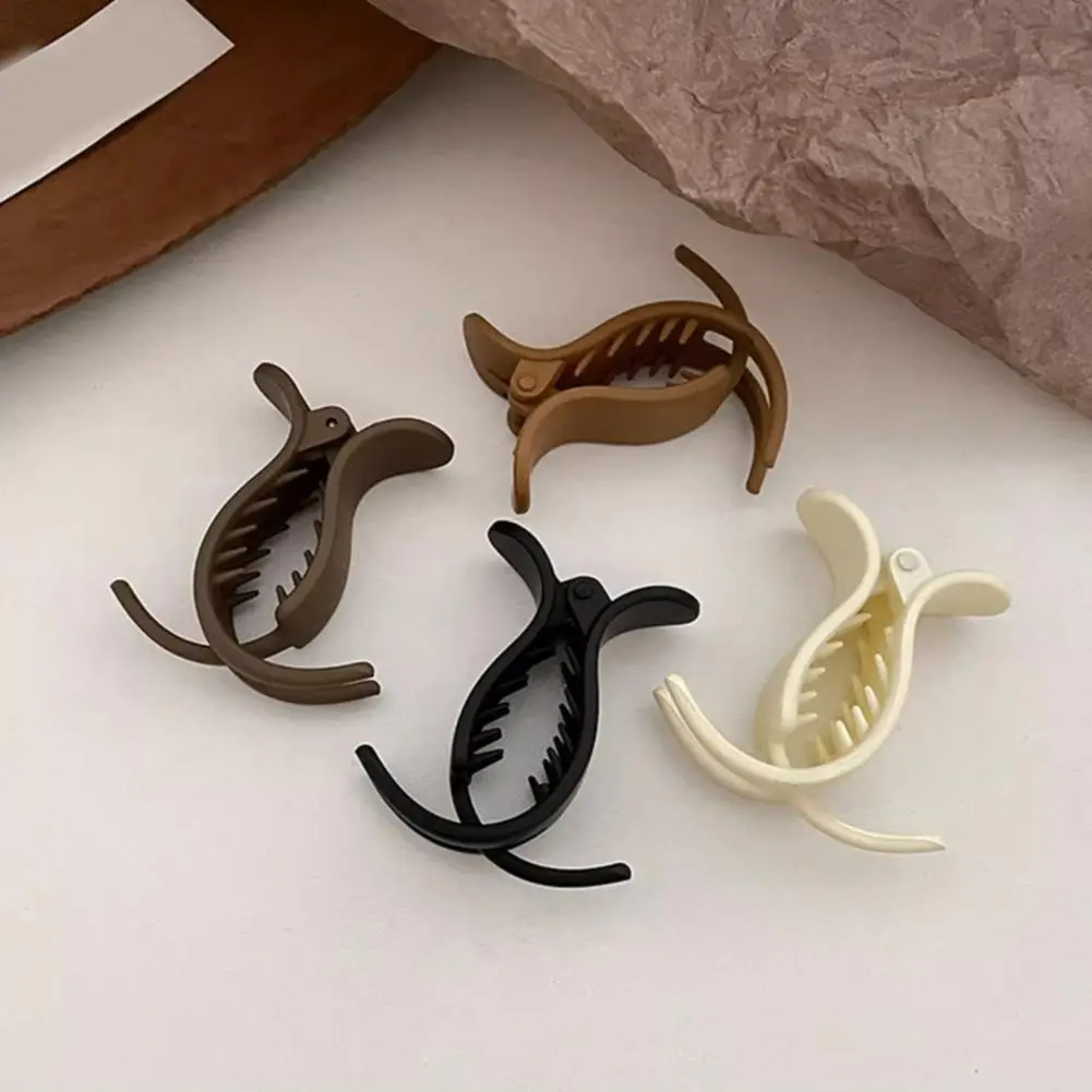 Decorative Hair Claw Plastic Hair Claw Retro Hair Claw Clip Stylish Women's Hair Accessory for Ponytail Meatball Head Hair