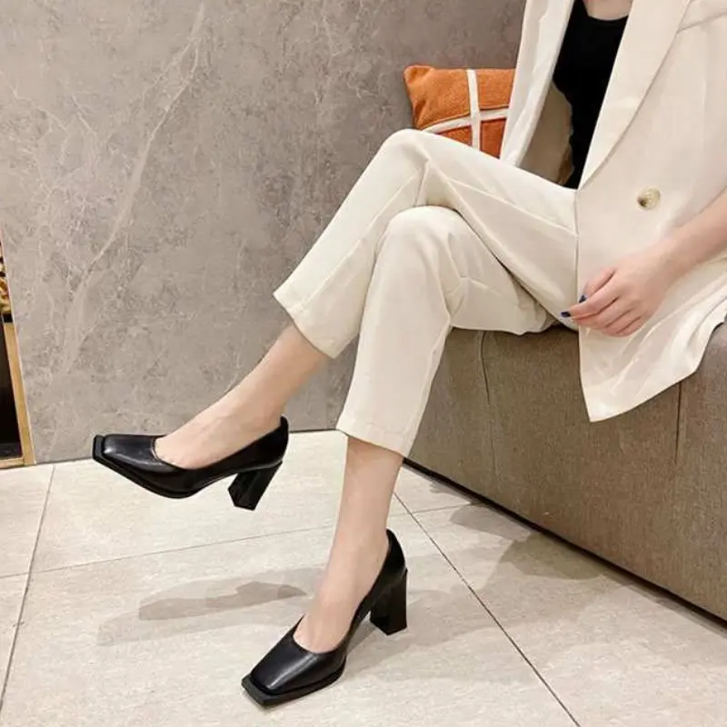 Spring New Coarse Heel Single Shoes Women Retro Square Head Patent Leather Pumps with Professional Shoes