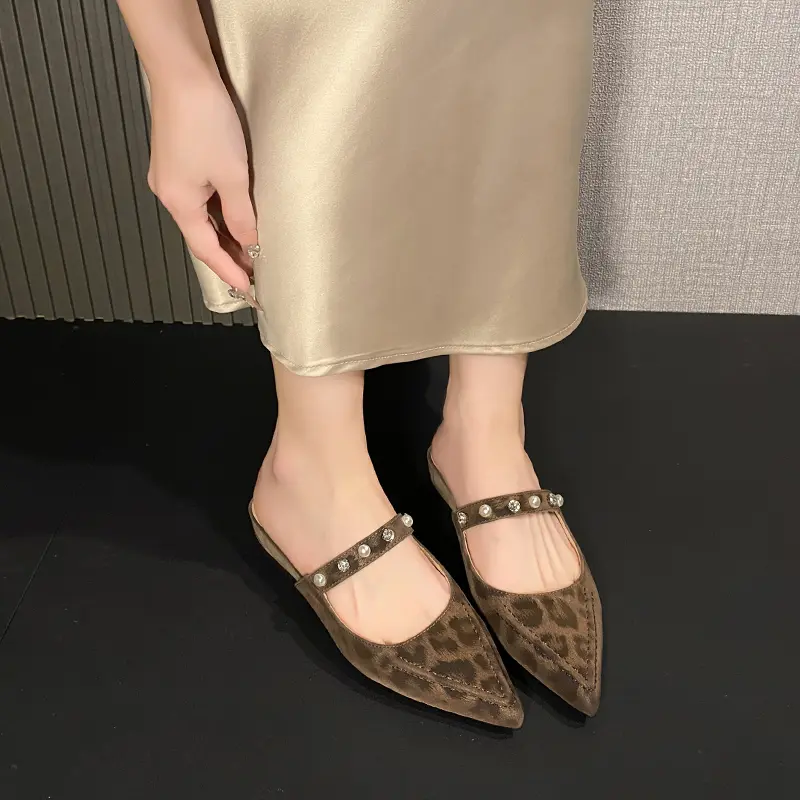 Retro Baotou Semi-dragging Female Spring New Pointed Toe Shallow Mouth Rhinestone Pearl One-foot Slip-on Low Heel Cool Drag