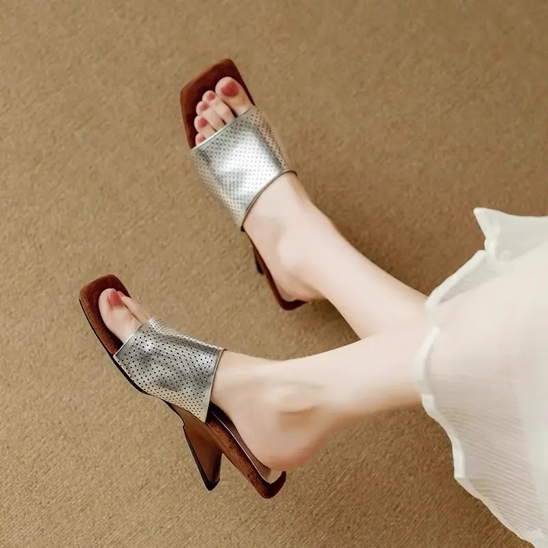 New Square-toe Open-toe Cutout Sandals and Slippers for Women, Retro Breathable Holes, Non-slip and Wear-resistant Flip-flops