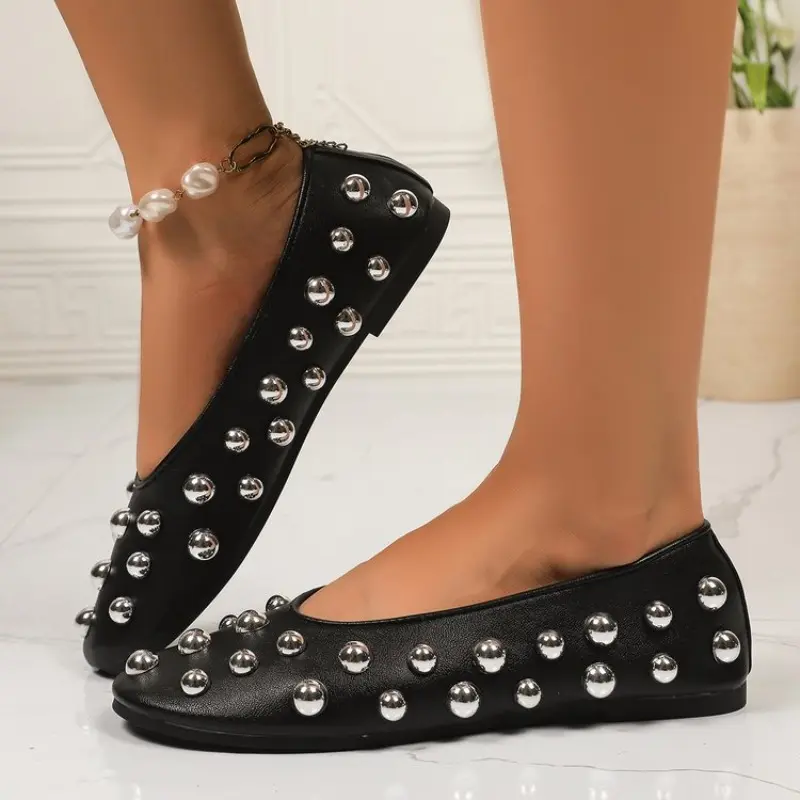 Women's New Rivet Single Shoes Fashion Round Toe Shallow Mouth Soft Sole Soft Leather Non-slip Flat Plus Size Shoes